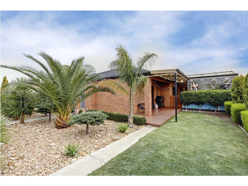 28 Pilgrim Drive, Hillside VIC 3037