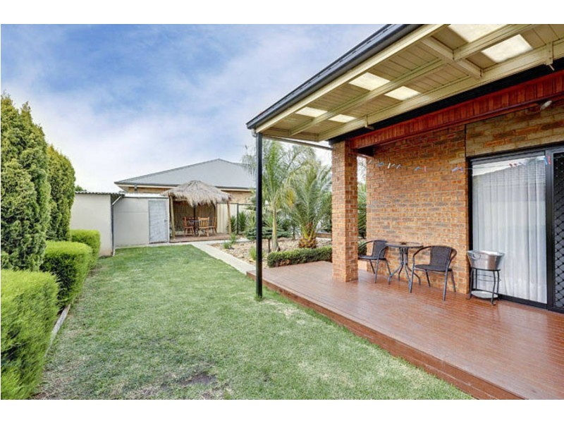 28 Pilgrim Drive, Hillside VIC 3037
