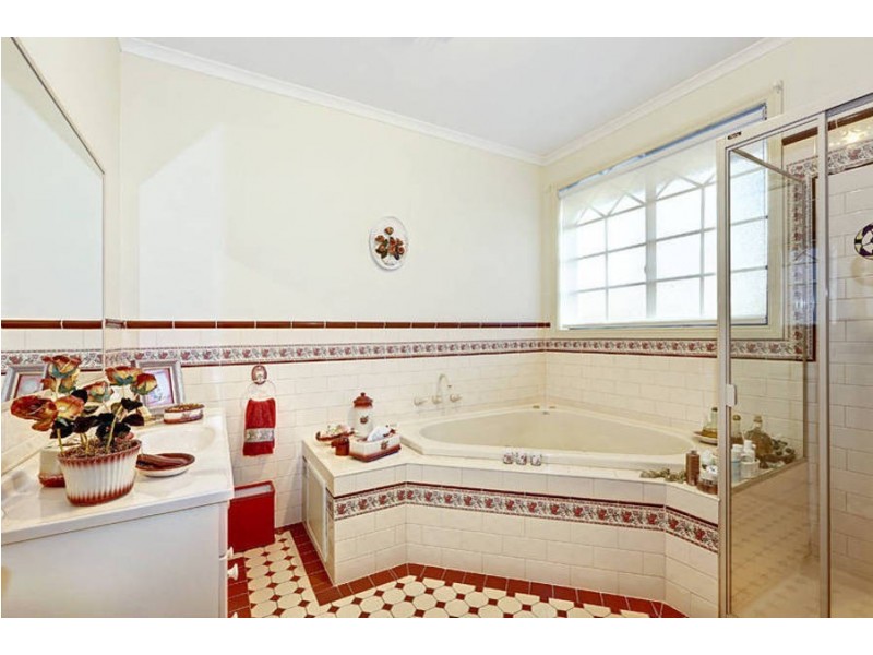 1 Laurina Court, Hillside VIC 3037