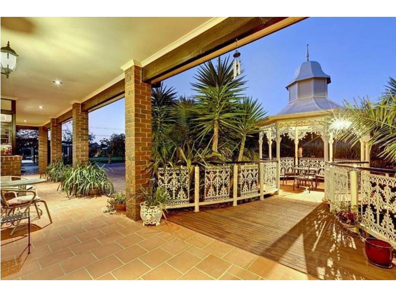 1 Laurina Court, Hillside VIC 3037