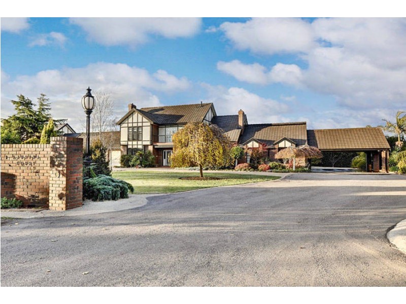 1 Laurina Court, Hillside VIC 3037