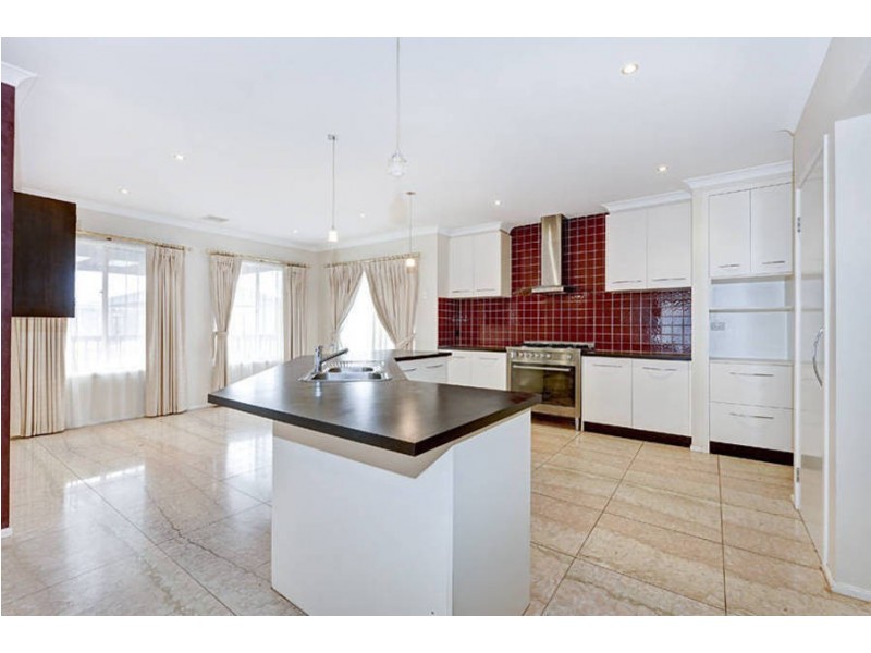 31 Addicott Way, Taylors Hill VIC 3037