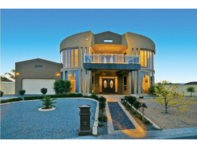 13 Bramshaw Crescent, Hillside VIC 3037