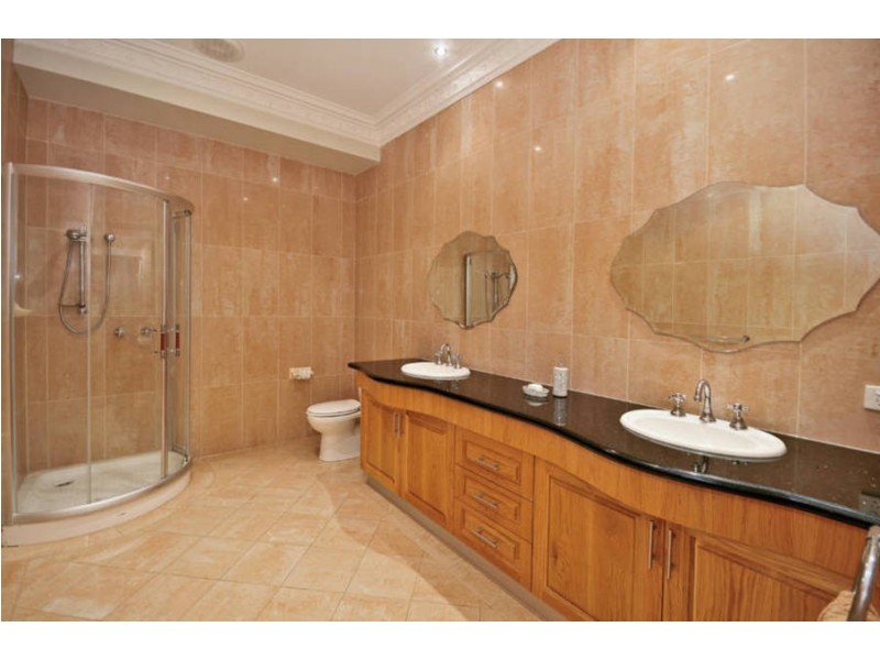 13 Bramshaw Crescent, Hillside VIC 3037