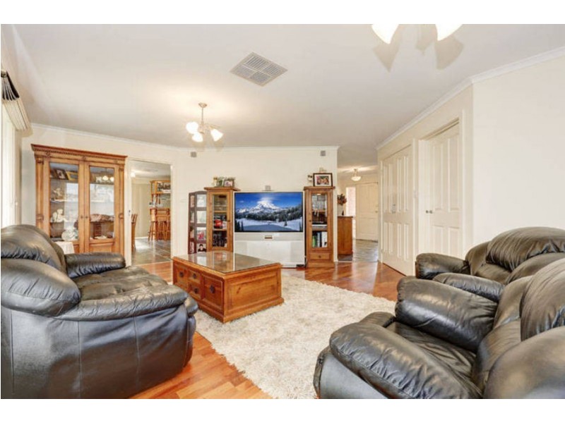 6 Leslie Court, Hillside VIC 3037
