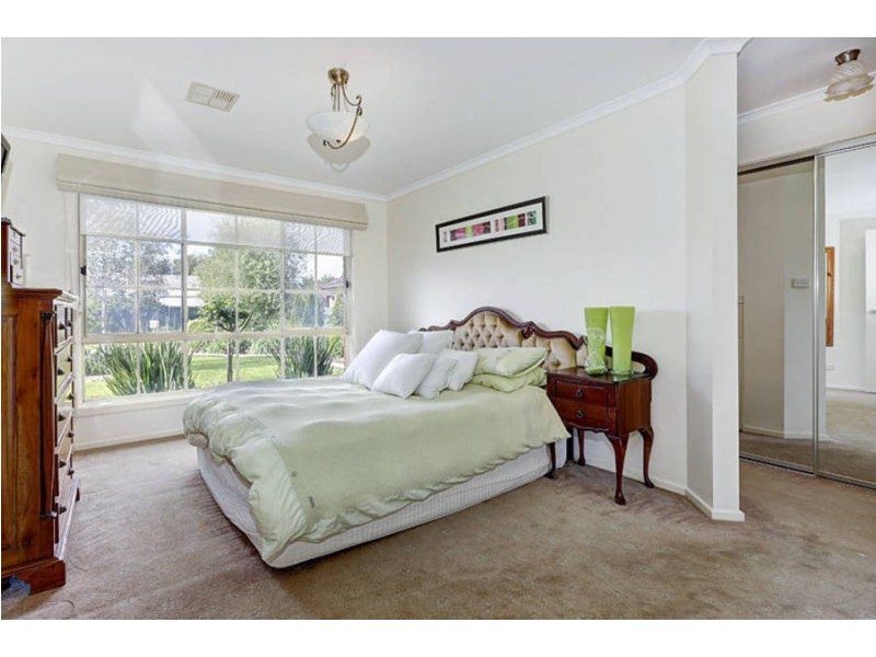 6 Leslie Court, Hillside VIC 3037