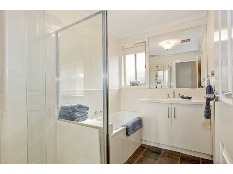 6 Leslie Court, Hillside VIC 3037