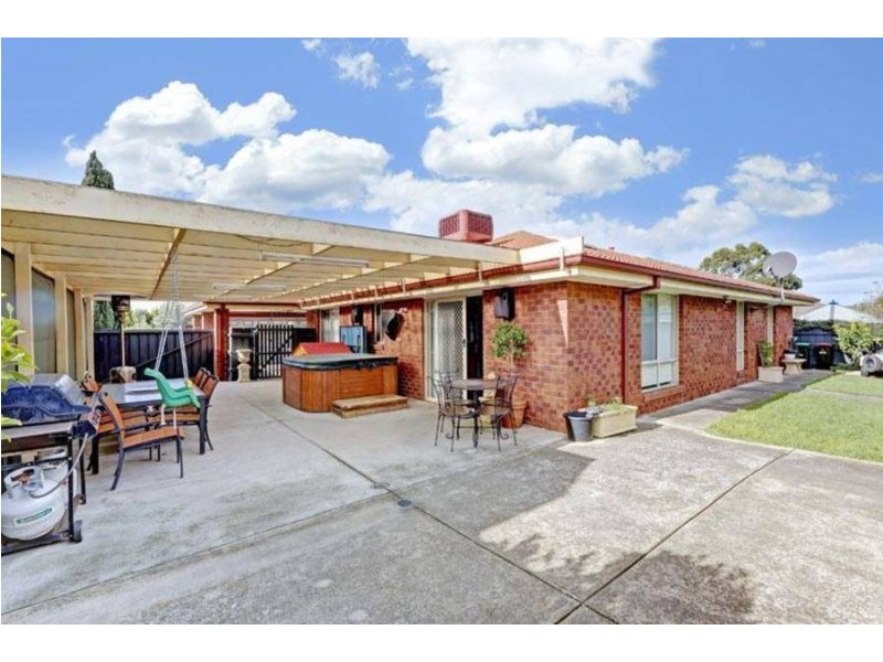 6 Leslie Court, Hillside VIC 3037