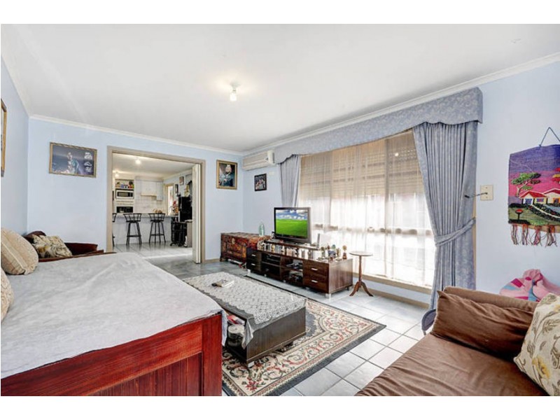 31 Darriwill Close, Delahey VIC 3037