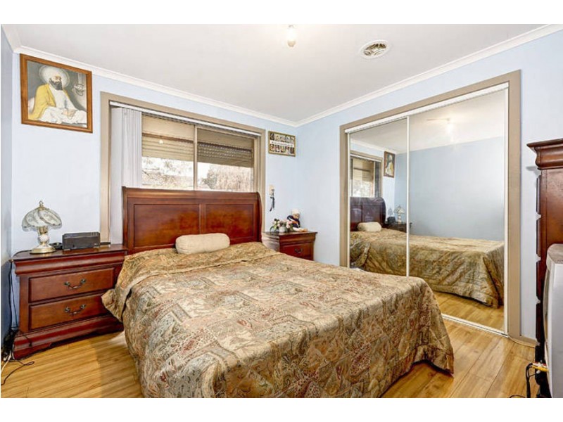 31 Darriwill Close, Delahey VIC 3037