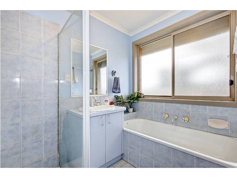 31 Darriwill Close, Delahey VIC 3037