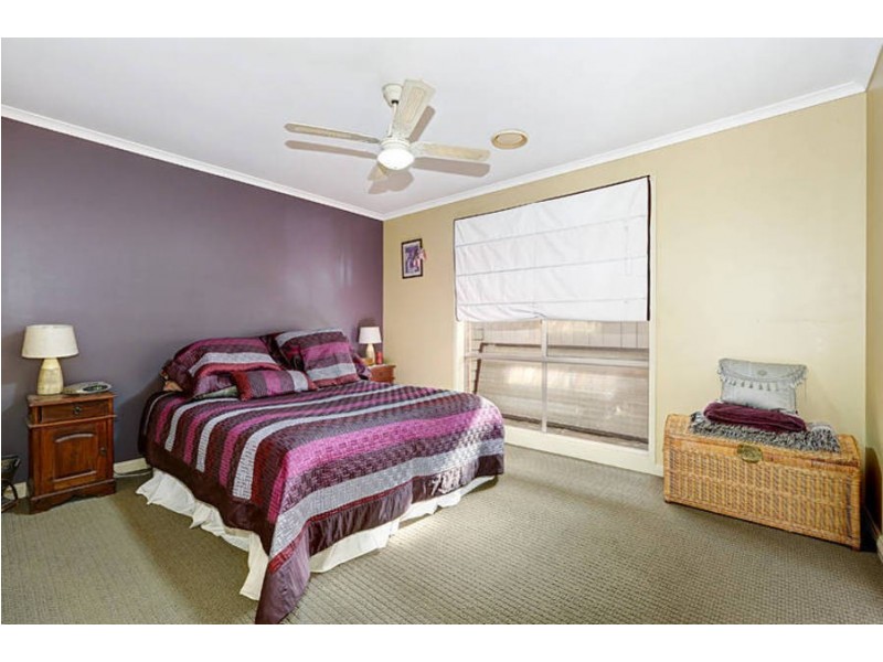 6 Toombak Walk, Sydenham VIC 3037