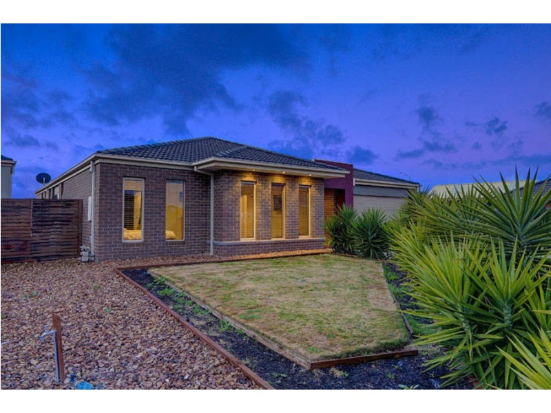 13 Nauru Court, Taylors Hill VIC 3037
