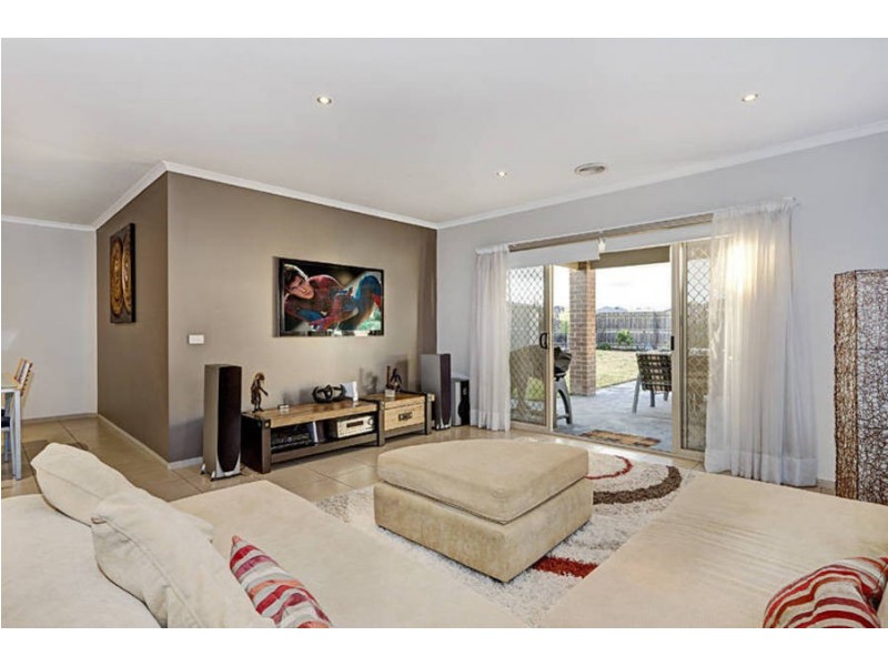 13 Nauru Court, Taylors Hill VIC 3037