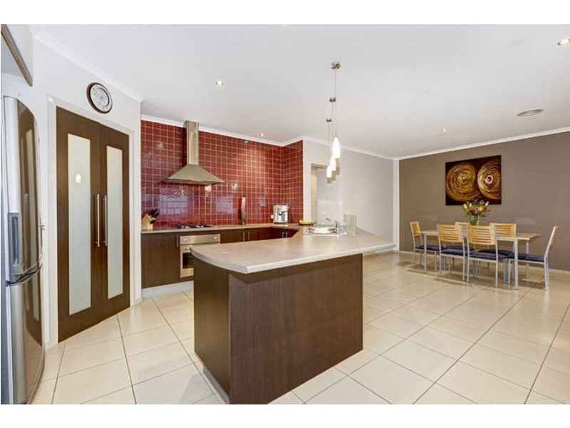 13 Nauru Court, Taylors Hill VIC 3037