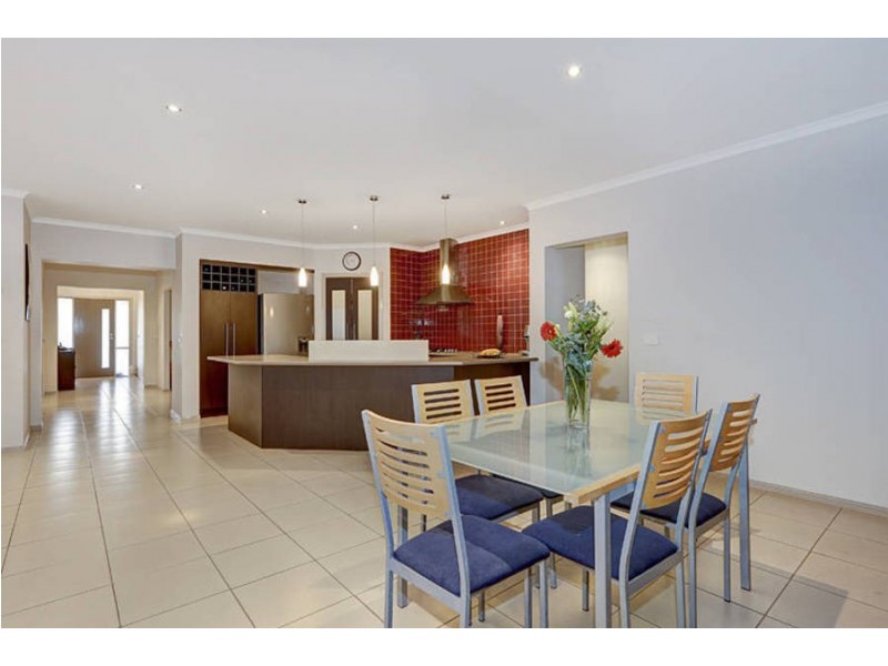 13 Nauru Court, Taylors Hill VIC 3037