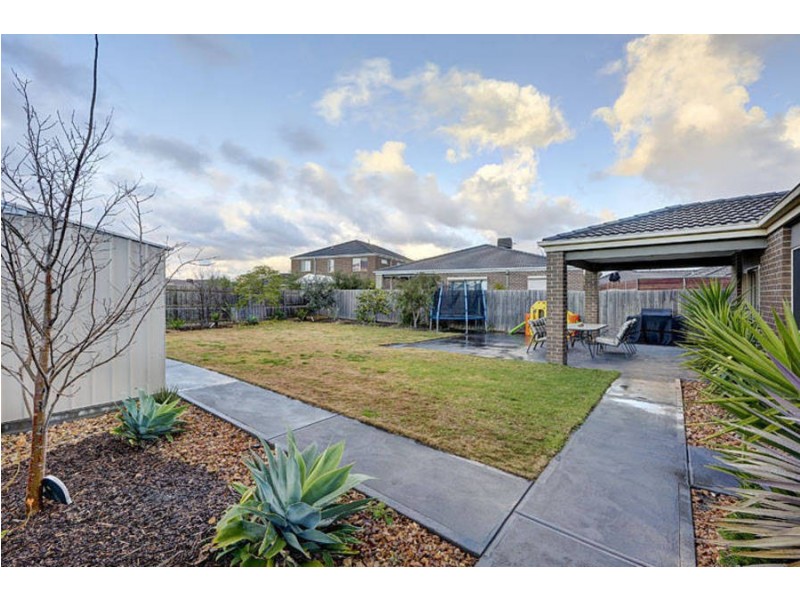 13 Nauru Court, Taylors Hill VIC 3037