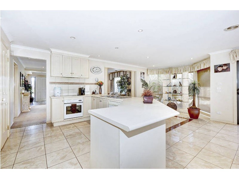 5 Taylors Hill Blvd, Taylors Hill VIC 3037