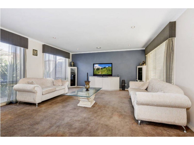 5 Taylors Hill Blvd, Taylors Hill VIC 3037