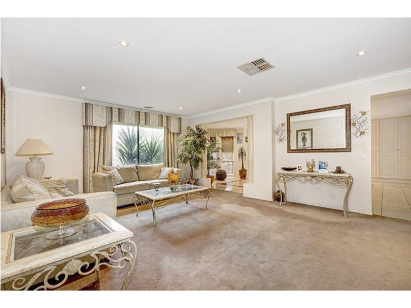 5 Taylors Hill Blvd, Taylors Hill VIC 3037