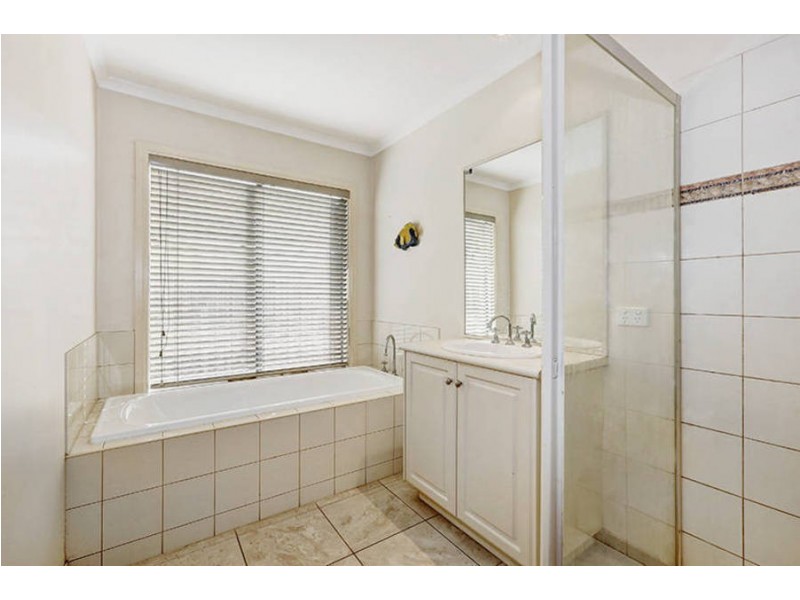 5 Taylors Hill Blvd, Taylors Hill VIC 3037