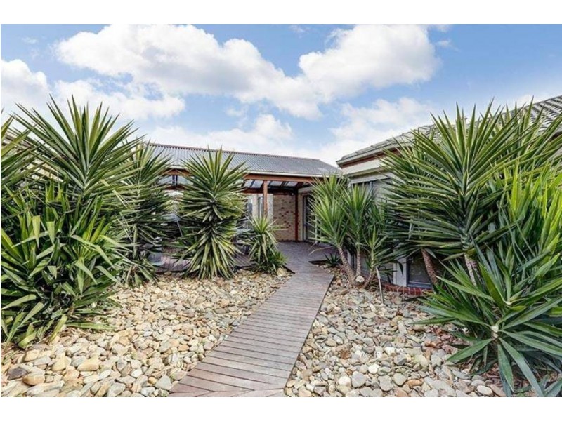 5 Taylors Hill Blvd, Taylors Hill VIC 3037
