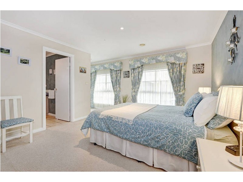 4 The Heights, Hillside VIC 3037