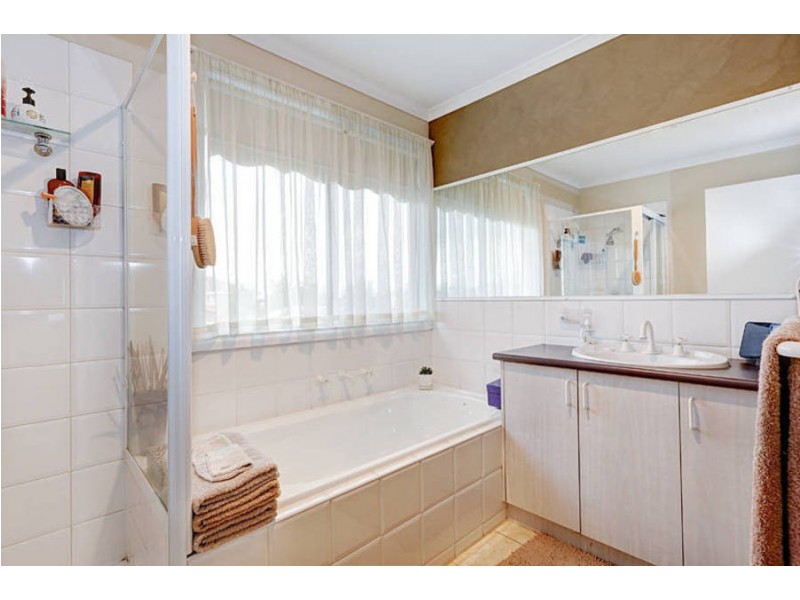 4 The Heights, Hillside VIC 3037