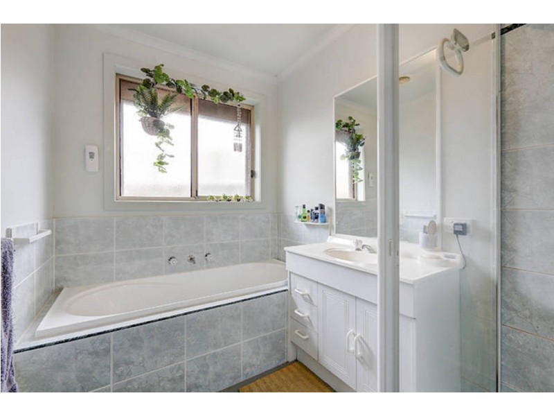 2/40 Hannah Avenue, Hillside VIC 3037