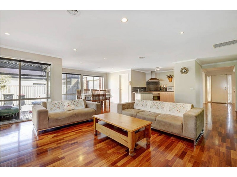 15 Wisteria Close, Taylors Hill VIC 3037