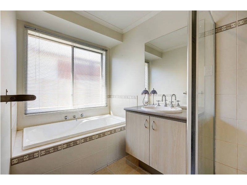 15 Wisteria Close, Taylors Hill VIC 3037