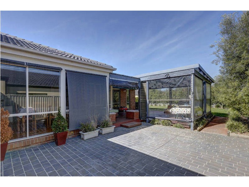 15 Wisteria Close, Taylors Hill VIC 3037