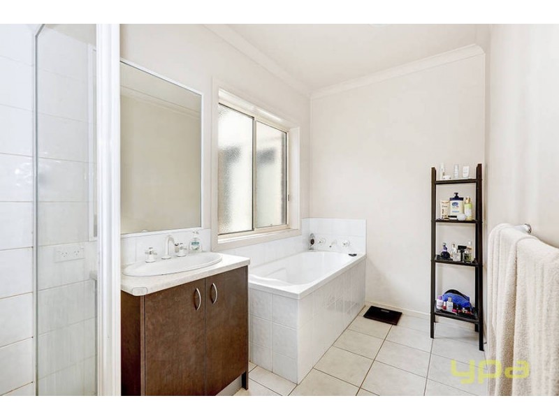 19 Tintern Loop, Hillside VIC 3037