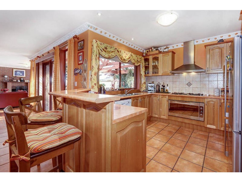 2 Canterbury Lane, Sydenham VIC 3037