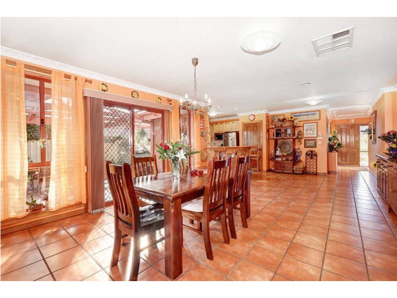 2 Canterbury Lane, Sydenham VIC 3037