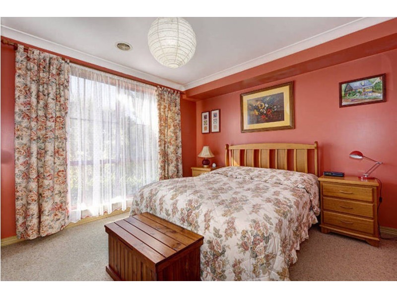 2 Canterbury Lane, Sydenham VIC 3037