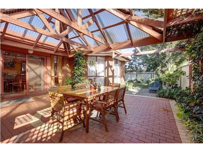 2 Canterbury Lane, Sydenham VIC 3037