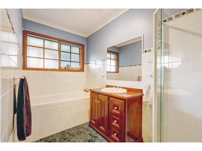 10 Bellevue Boulevard, Hillside VIC 3037