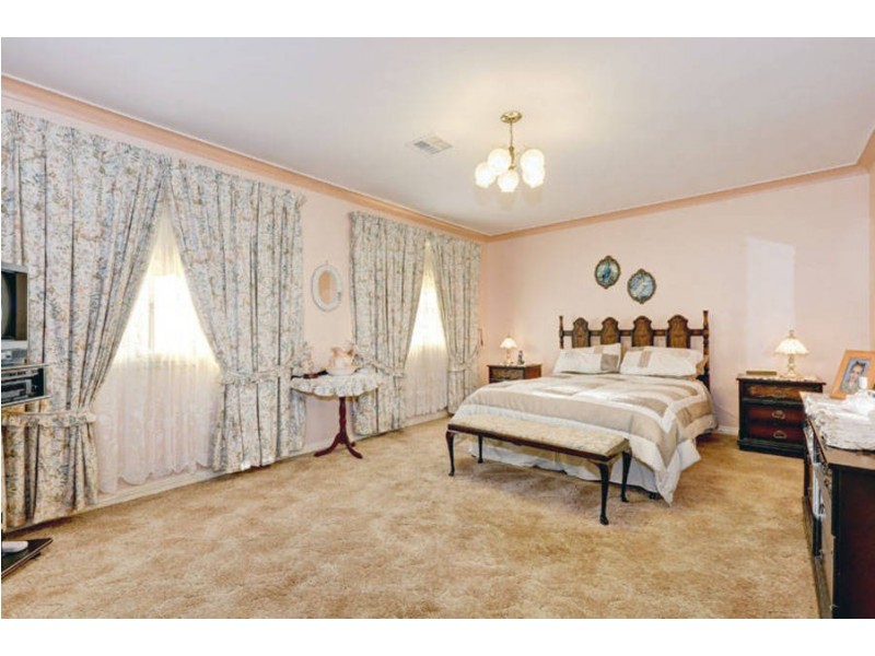 10 Carrington Street, Sydenham VIC 3037