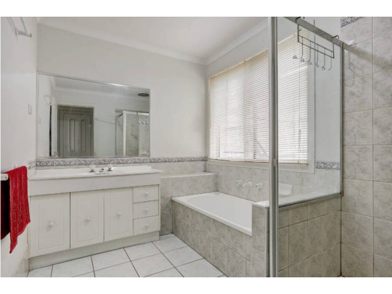 41 Bungarim Wynd, Sydenham VIC 3037