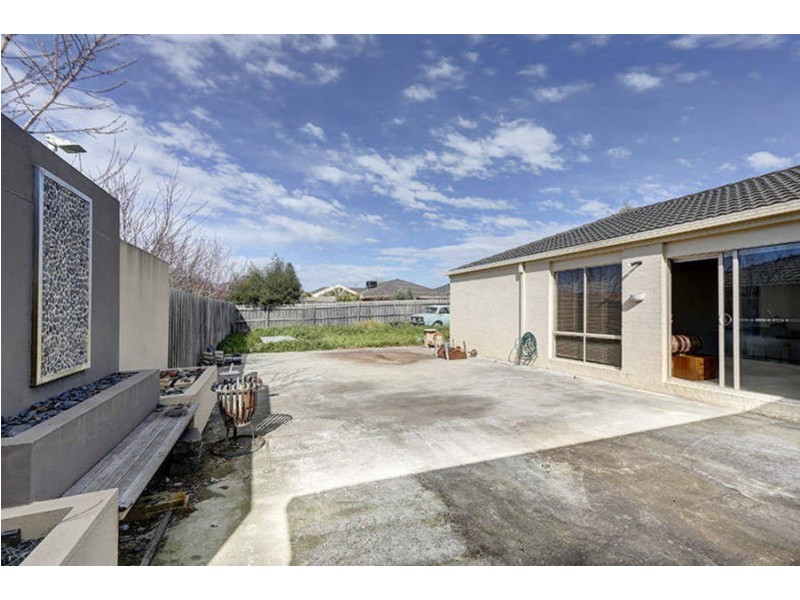 41 Bungarim Wynd, Sydenham VIC 3037