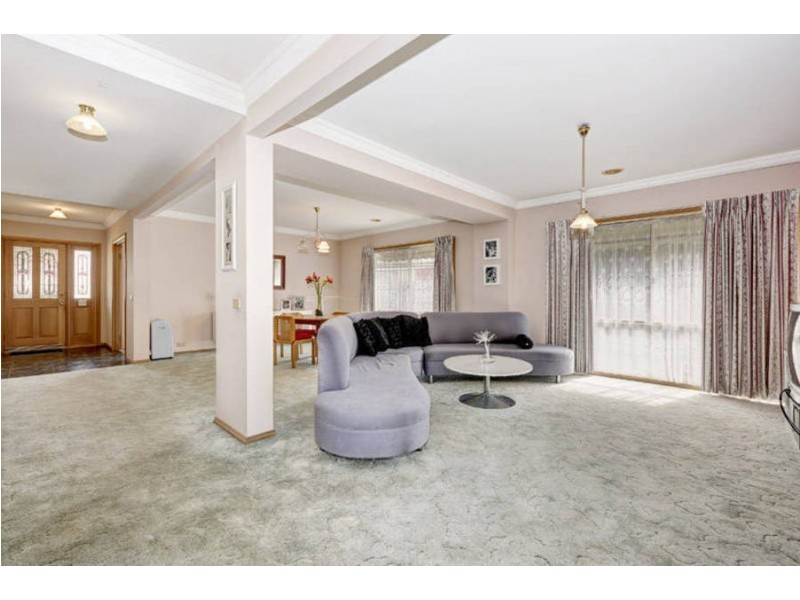 52 Santa Monica Drive, Keilor Lodge VIC 3038