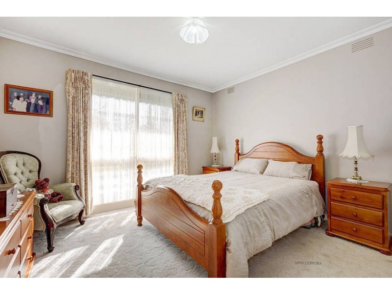 6 Gloucester Court, Sydenham VIC 3037