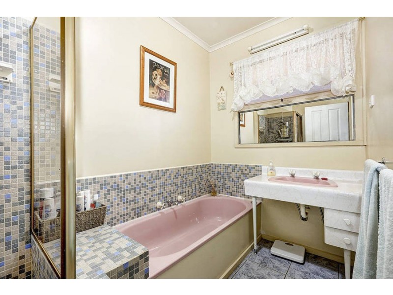 6 Gloucester Court, Sydenham VIC 3037