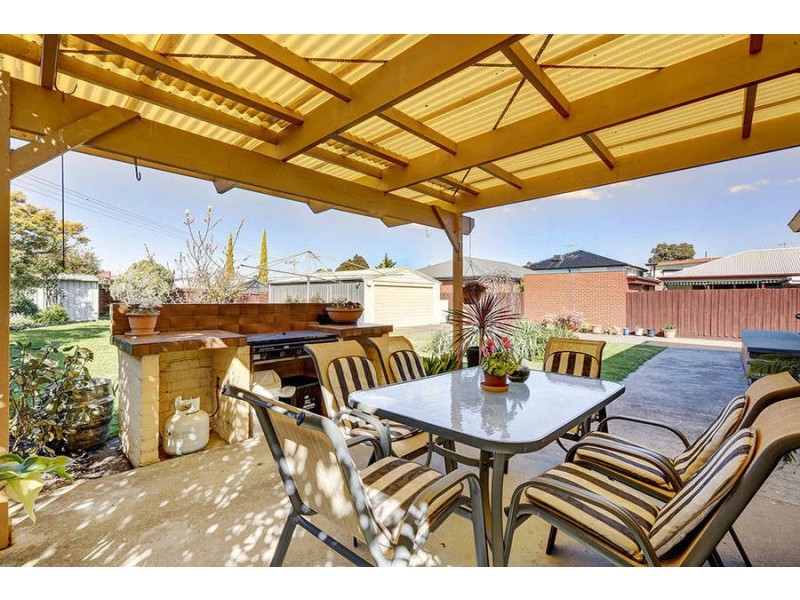 6 Gloucester Court, Sydenham VIC 3037