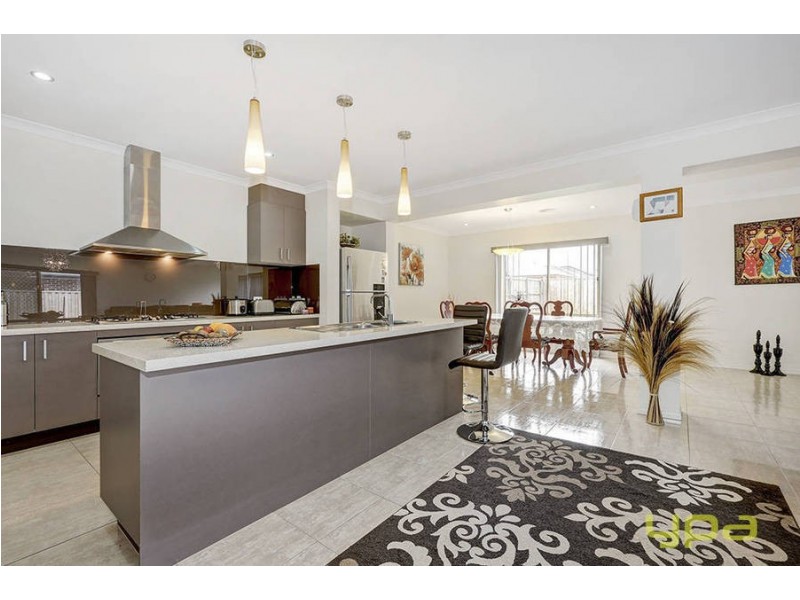 28 The Esplanade, Taylors Hill VIC 3037