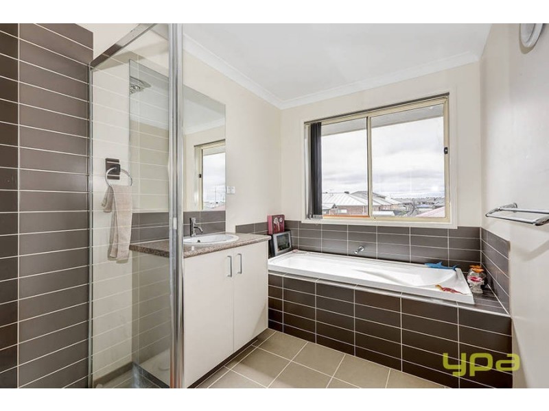 28 The Esplanade, Taylors Hill VIC 3037