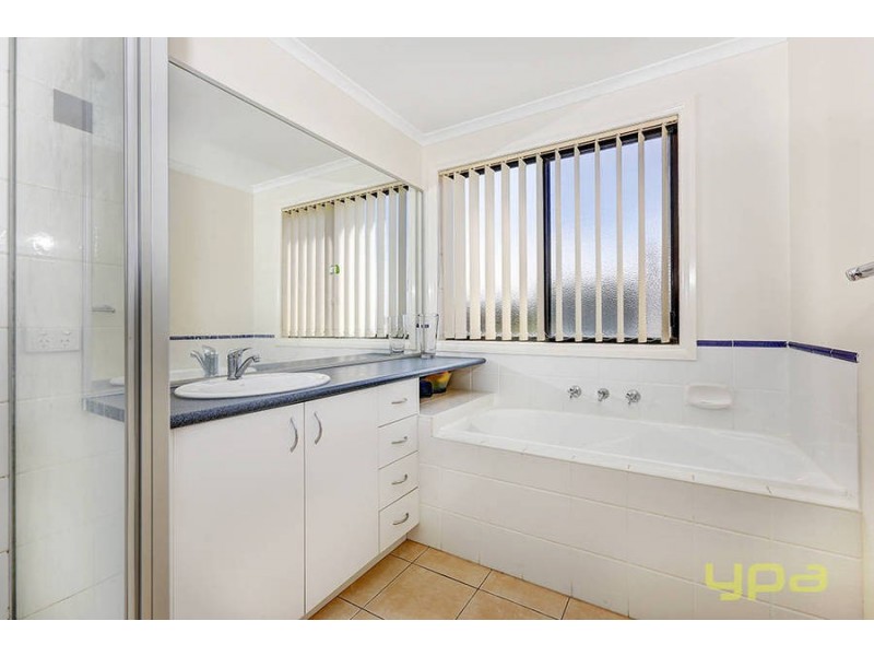 16 Mathisen Terrace, Hillside VIC 3037