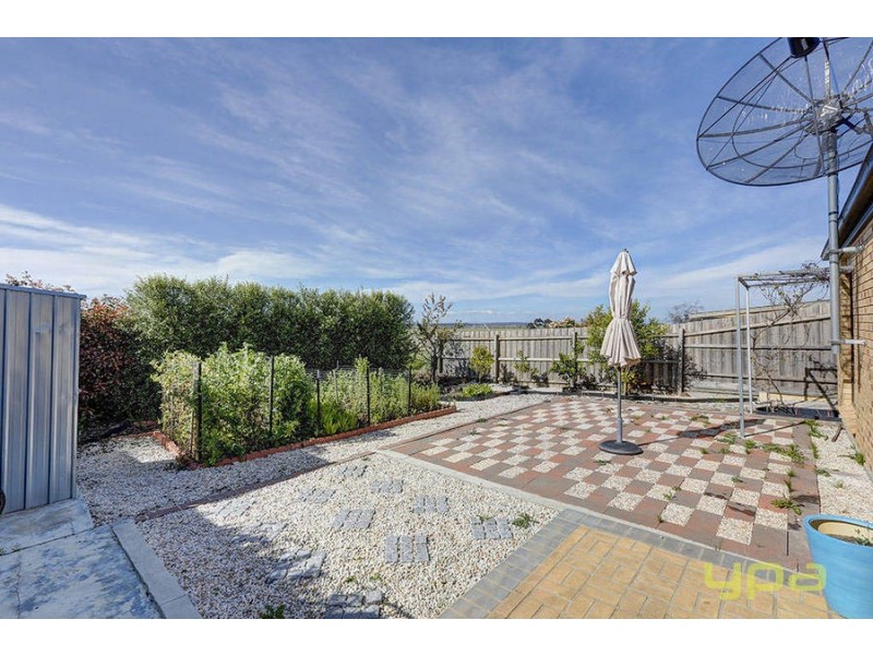 16 Mathisen Terrace, Hillside VIC 3037