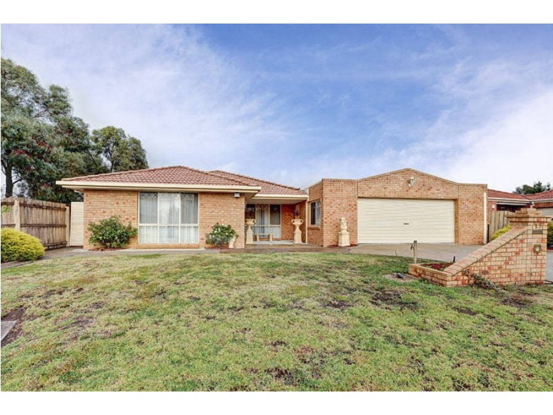 15 Aitken Drive, Delahey VIC 3037